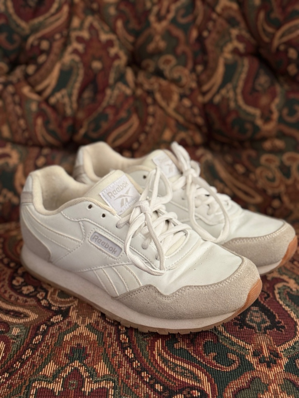 Reebok White Sneakers Light Gray Suede & Gum Outsole size 8 women’s gently used